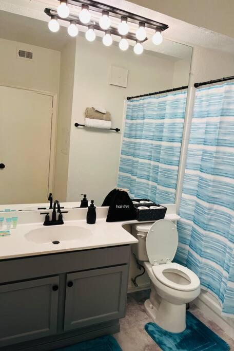 Home Away From Home-Cozy 2 BDRM Condo/Med Cntr/NRG Houston Zewnętrze zdjęcie